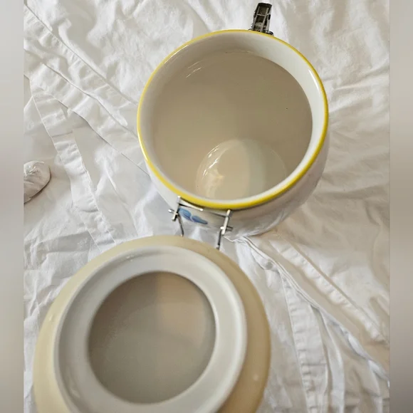 Vintage Inspirado  Floral Ceramic Canister - Picture 5 of 8